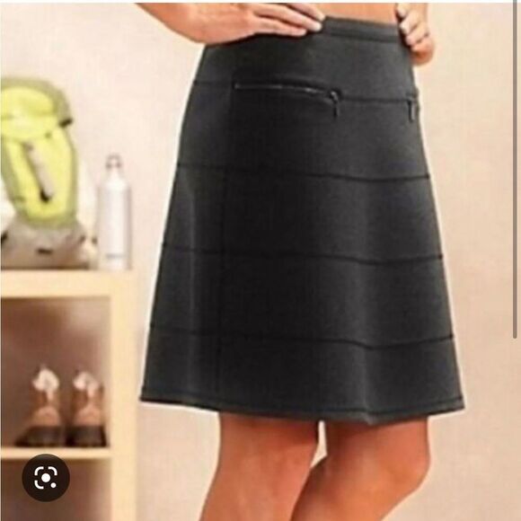 EXCELLENT CONDITION SMALL ATHLETA STRATA BLACK A-LINE ZIPPERED POCKET SKIRT - Picture 1 of 7